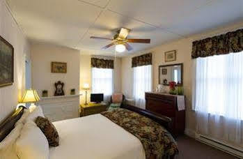Rogues Harbor Inn Lansing Luaran gambar