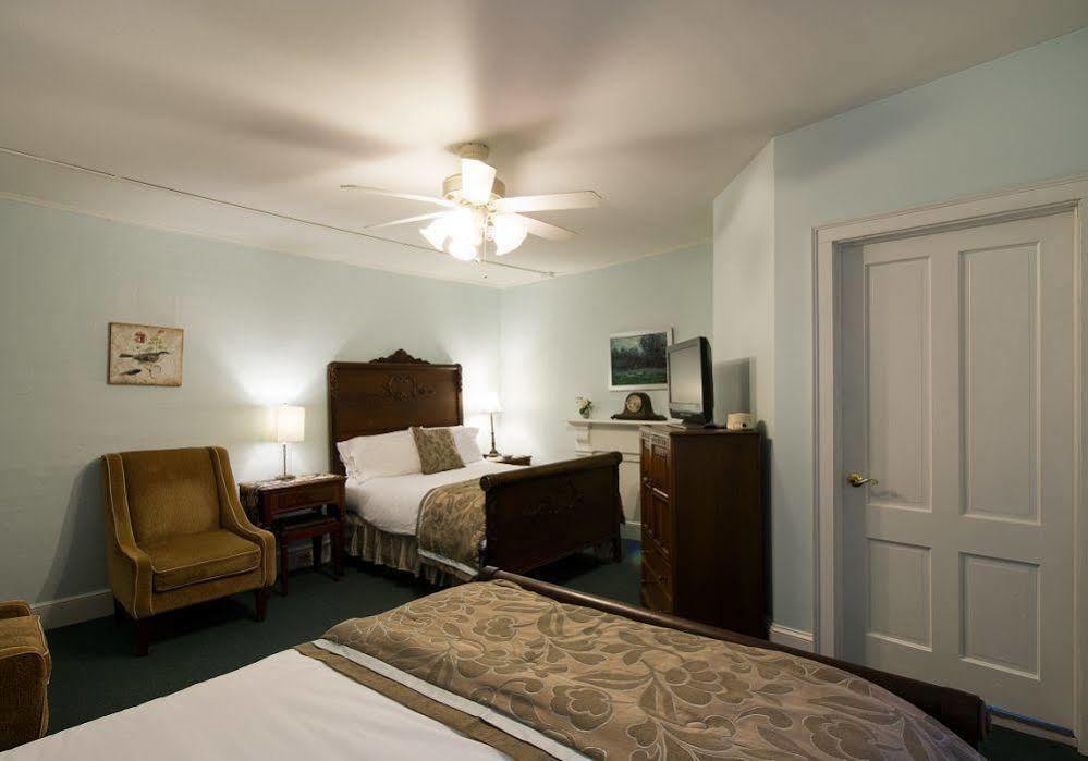 Rogues Harbor Inn Lansing Luaran gambar