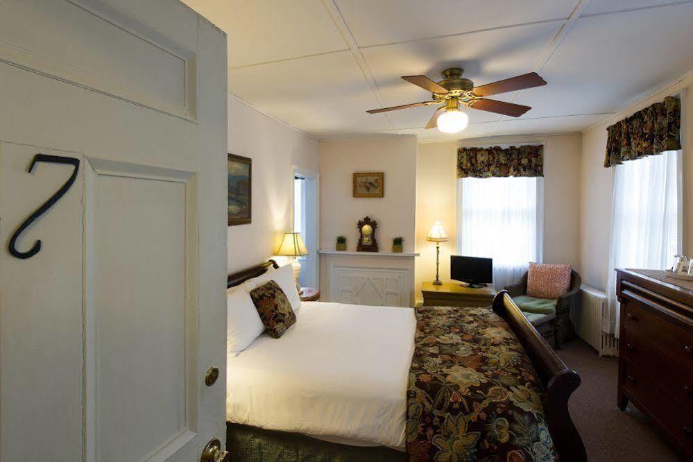 Rogues Harbor Inn Lansing Luaran gambar