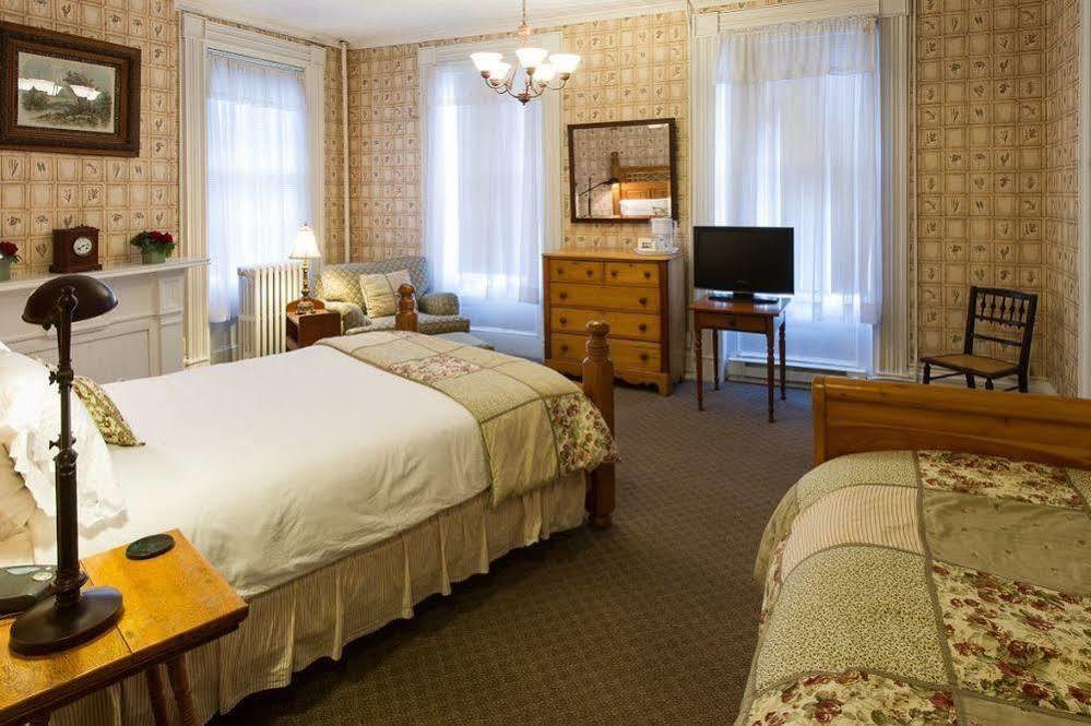 Rogues Harbor Inn Lansing Luaran gambar