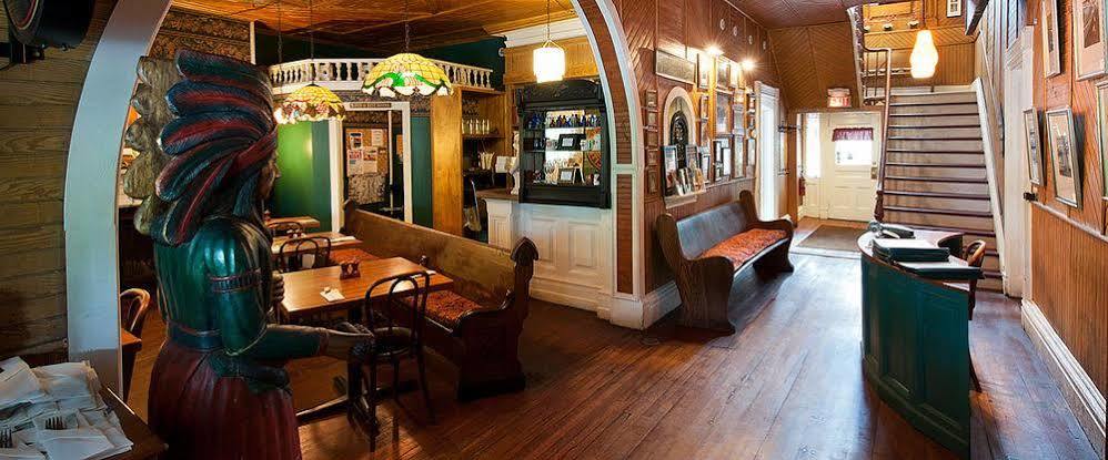 Rogues Harbor Inn Lansing Luaran gambar